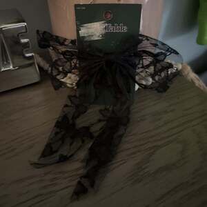 Black Lace‎ Hair Bow